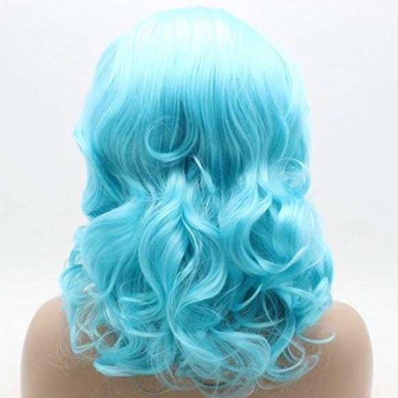 ❤️LYNN P. 16” BLUE SHORT Lace Front Wig *NWT*❤️